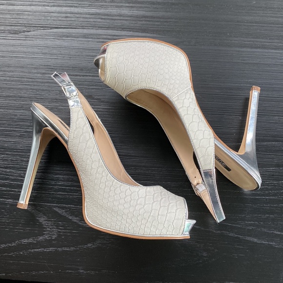 Guess hidden platform heel. - Picture 1 of 6